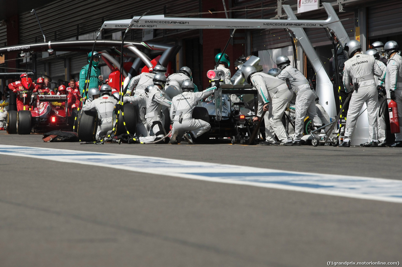 GP BELGIO, 24.08.2014- Gara, Pit stop, Nico Rosberg (GER) Mercedes AMG F1 W05