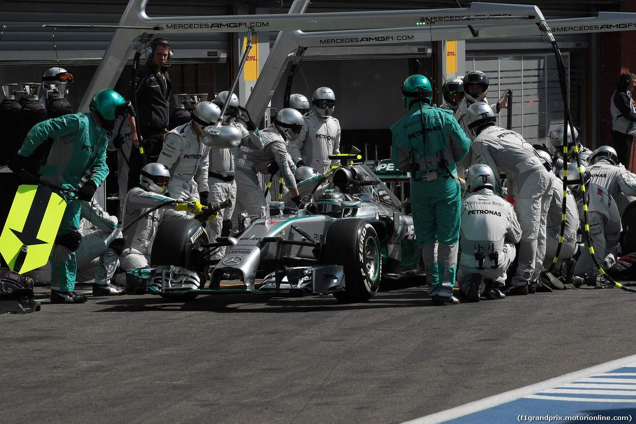 GP BELGIO, 24.08.2014- Gara, Pit stop, Nico Rosberg (GER) Mercedes AMG F1 W05