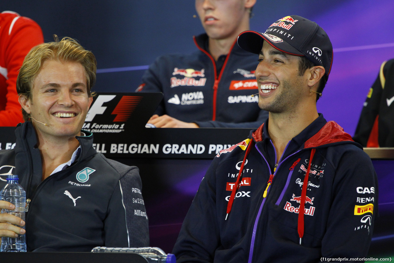 GP BELGIO, Nico Rosberg (GER), Mercedes AMG F1 W05 e Daniel Ricciardo (AUS) Red Bull Racing RB10