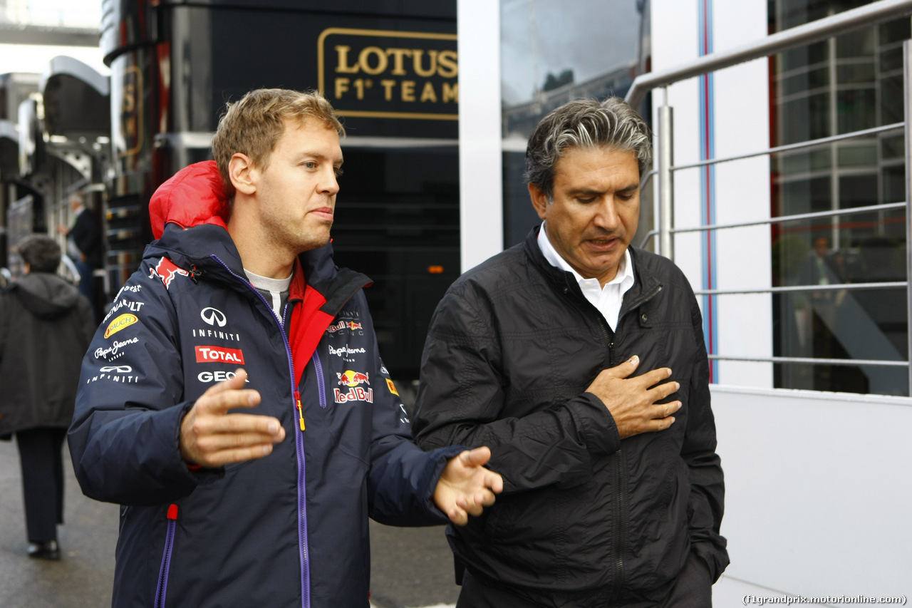 GP BELGIO, 23.08.2014- Prove Libere 3, Sebastian Vettel (GER) Red Bull Racing RB10 e Pasquale Lattuneddu (ITA), FOM