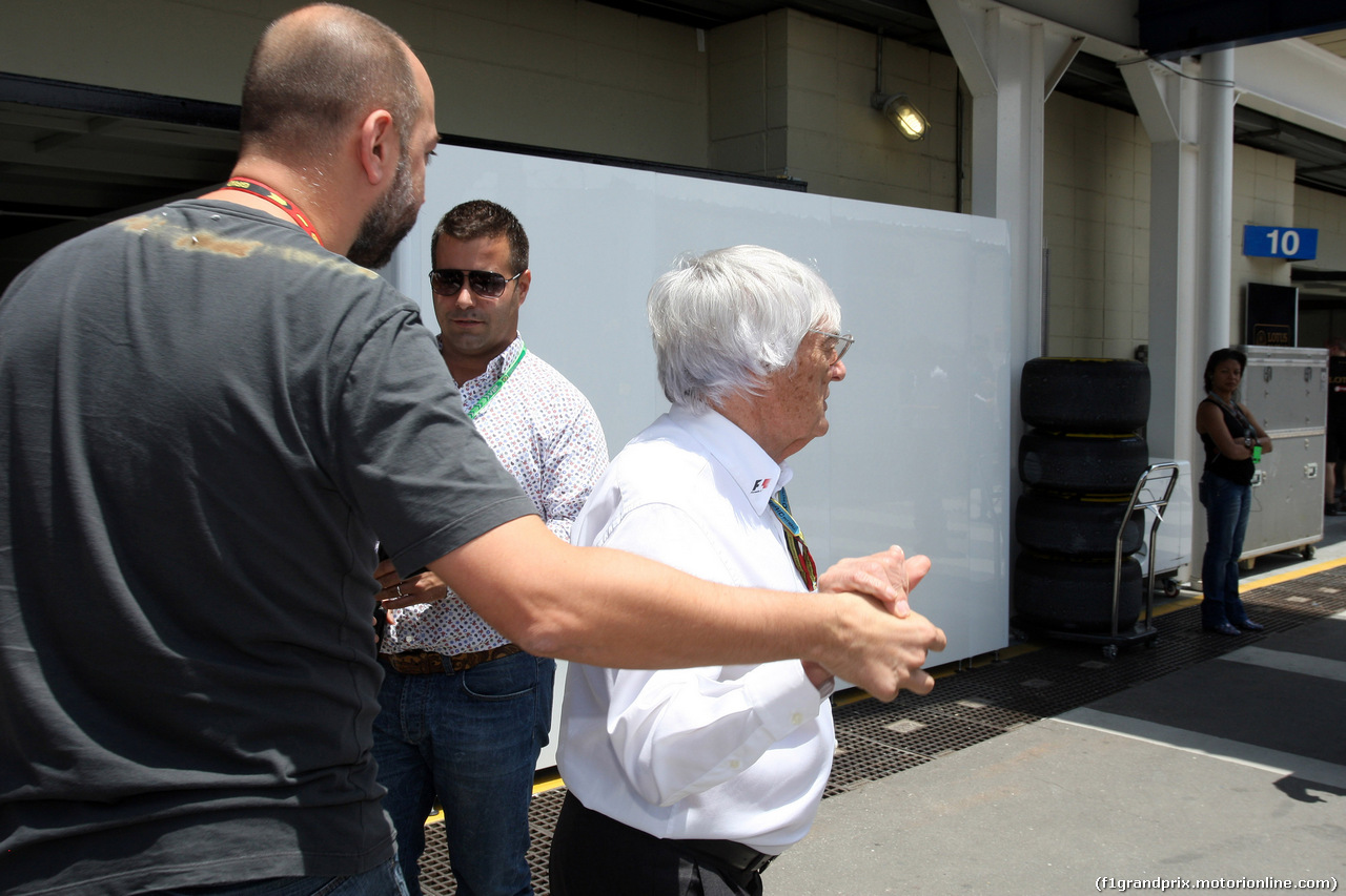 GP BRASILE, 09.11.2014 - Cyril Abiteboul (FRA), Renault F1 e Bernie Ecclestone (GBR), President e CEO of FOM