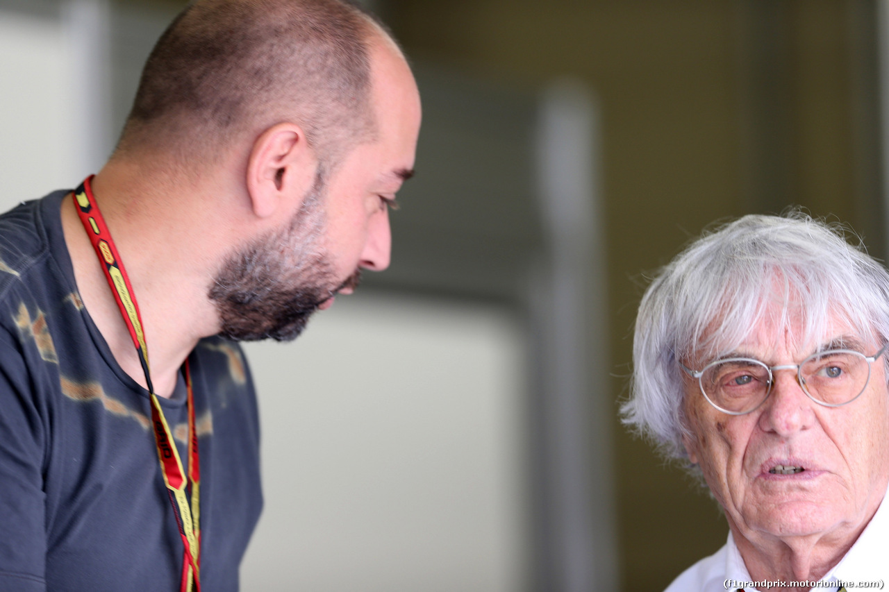 GP BRASILE, 09.11.2014 - Cyril Abiteboul (FRA), Renault F1 e Bernie Ecclestone (GBR), President e CEO of FOM