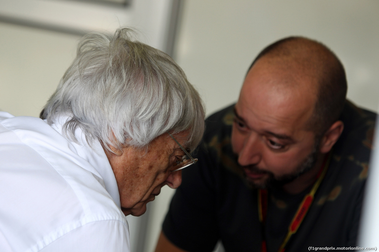 GP BRASILE, 09.11.2014 - Cyril Abiteboul (FRA), Renault F1 e Bernie Ecclestone (GBR), President e CEO of FOM
