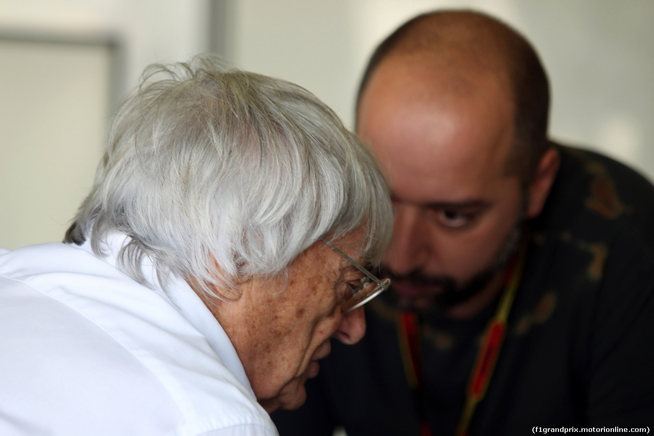 GP BRASILE, 09.11.2014 - Cyril Abiteboul (FRA), Renault F1 e Bernie Ecclestone (GBR), President e CEO of FOM