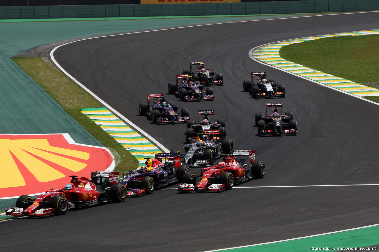 GP BRASILE, 09.11.2014 - Gara, Start of the race, Fernando Alonso (ESP) Ferrari F14-T davanti a Daniel Ricciardo (AUS) Red Bull Racing RB10 e Kimi Raikkonen (FIN) Ferrari F14-T