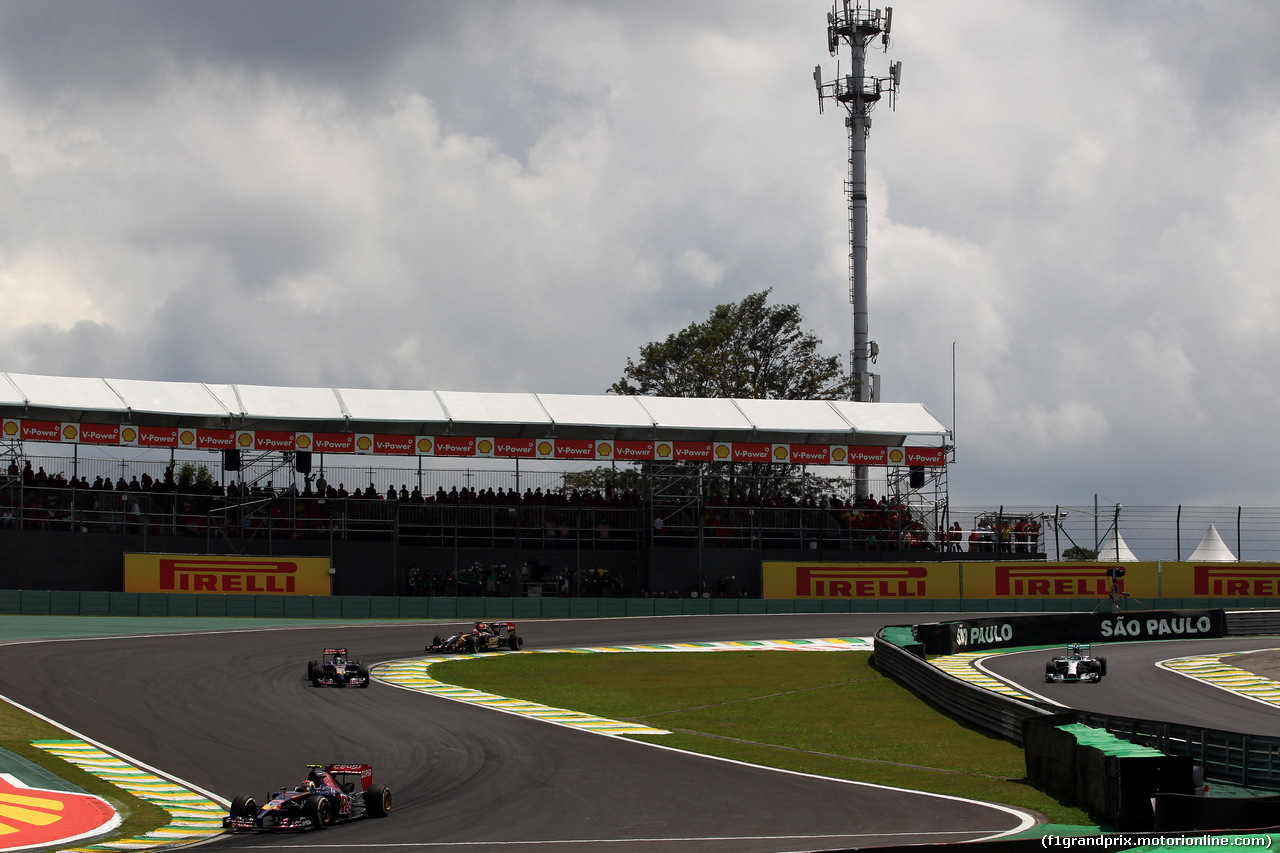 GP BRASILE, 09.11.2014 - Gara, Daniil Kvyat (RUS) Scuderia Toro Rosso STR9