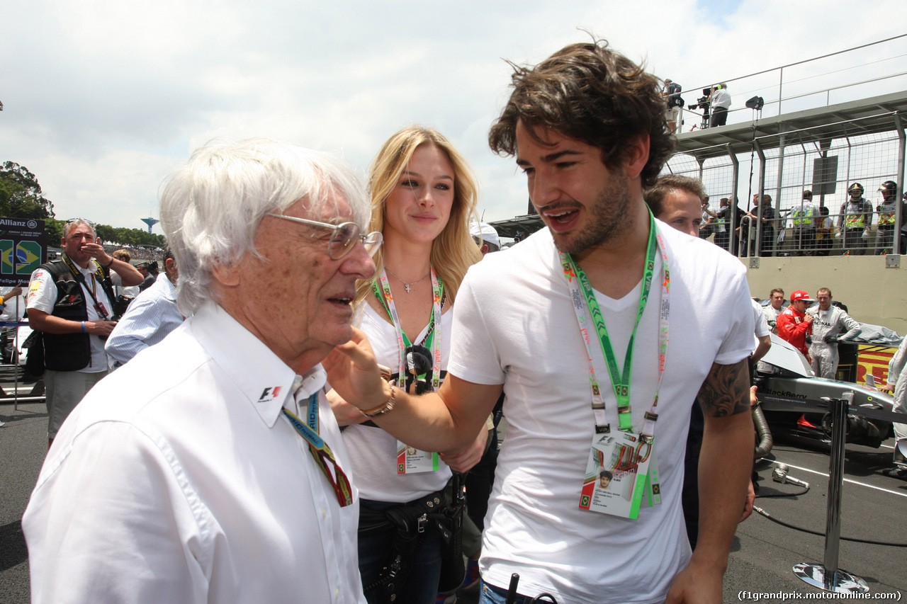 GP BRASILE, 09.11.2014 - Gara, Bernie Ecclestone (GBR), President e CEO of FOM, Fiorella Mattheis (BRA), Actress e Alexandre Pato (BRA), Football player