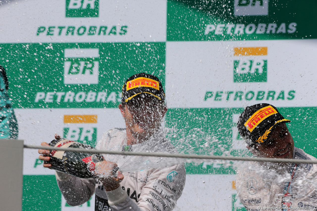 GP BRASILE, 09.11.2014 - Gara, Nico Rosberg (GER) Mercedes AMG F1 W05 vincitore e terzo Felipe Massa (BRA) Williams F1 Team FW36