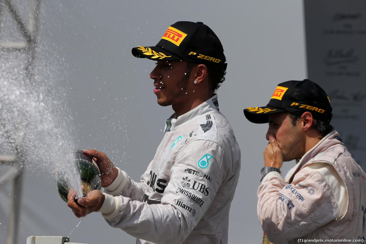 GP BRASILE, 09.11.2014 - Gara, secondo Lewis Hamilton (GBR) Mercedes AMG F1 W05 e Nico Rosberg (GER) Mercedes AMG F1 W05 vincitore