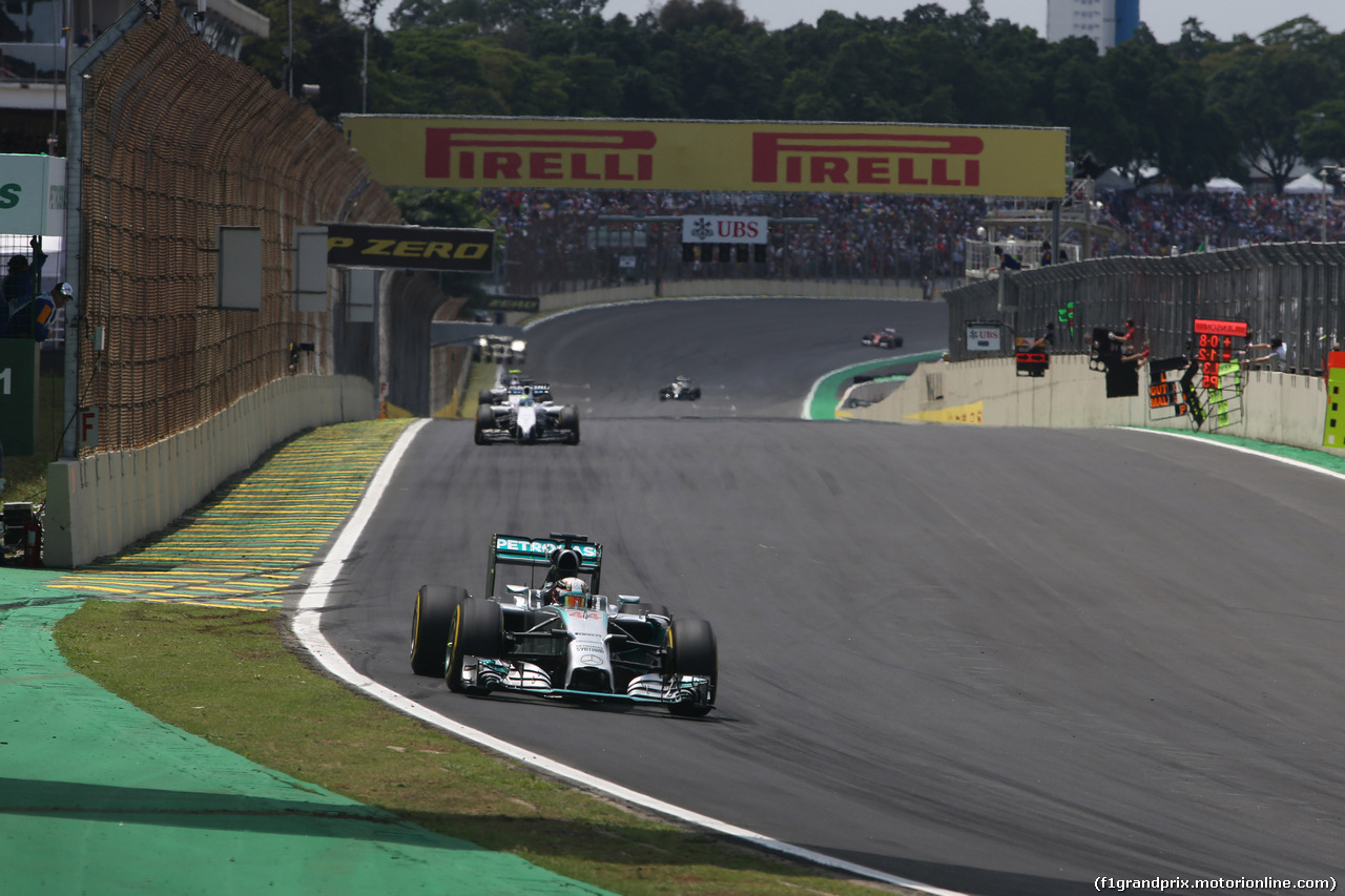 GP BRASILE, 09.11.2014 - Gara, Lewis Hamilton (GBR) Mercedes AMG F1 W05
