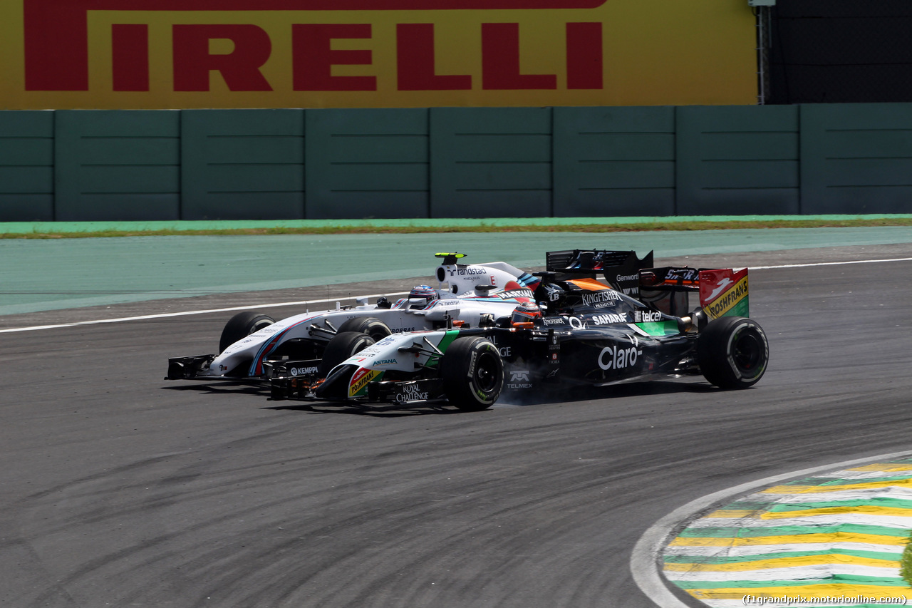 GP BRASILE, 09.11.2014 - Gara, Valtteri Bottas (FIN) Williams F1 Team FW36 e Nico Hulkenberg (GER) Sahara Force India F1 VJM07