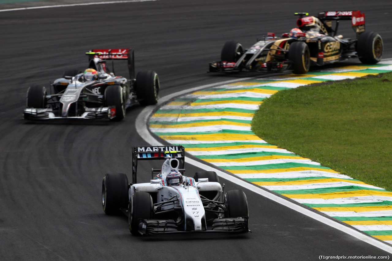 GP BRASILE, 09.11.2014 - Gara, Valtteri Bottas (FIN) Williams F1 Team FW36 davanti a Esteban Gutierrez (MEX), Sauber F1 Team C33