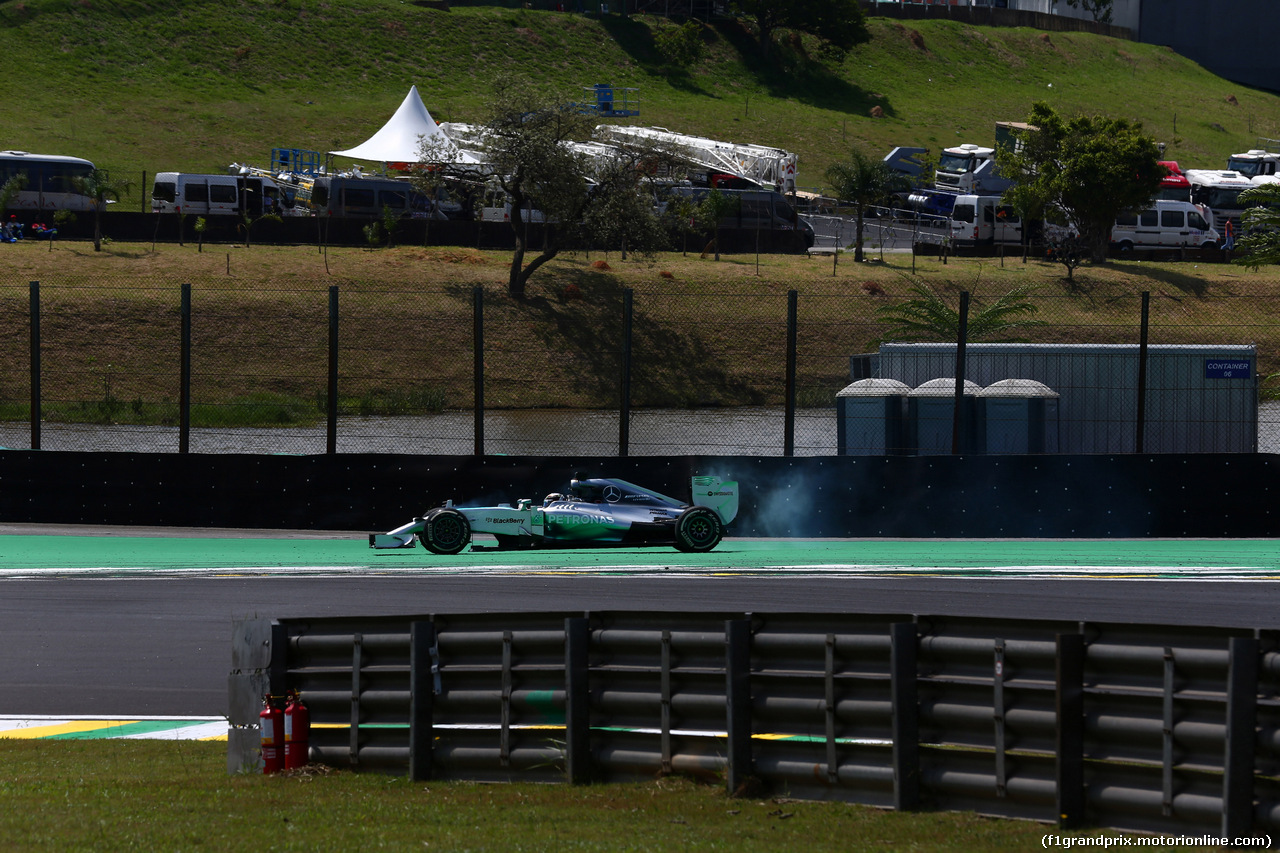 GP BRASILE, 09.11.2014 - Gara, Lewis Hamilton (GBR) Mercedes AMG F1 W05 off track