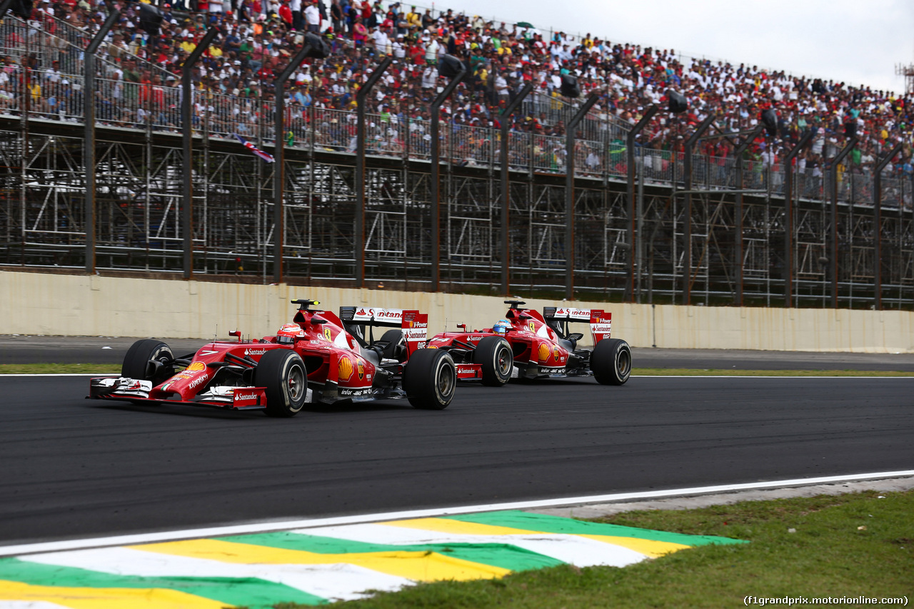 GP BRASILE, 09.11.2014 - Gara, Kimi Raikkonen (FIN) Ferrari F14-T e Fernando Alonso (ESP) Ferrari F14-T