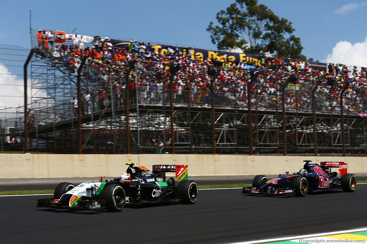 GP BRASILE, 09.11.2014 - Gara, Sergio Perez (MEX) Sahara Force India F1 VJM07 e Jean-Eric Vergne (FRA) Scuderia Toro Rosso STR9