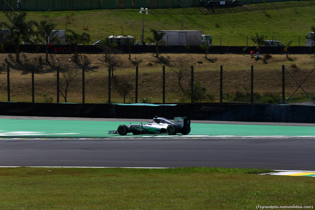 GP BRASILE, 09.11.2014 - Gara, Lewis Hamilton (GBR) Mercedes AMG F1 W05 off track