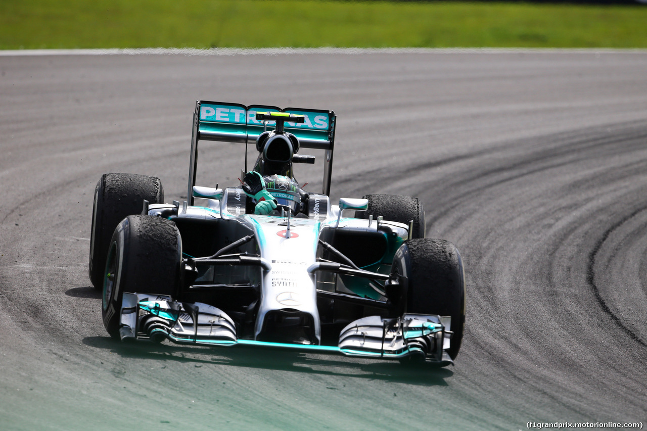 GP BRASILE, 09.11.2014 - Gara, Nico Rosberg (GER) Mercedes AMG F1 W05 celebrates his victory