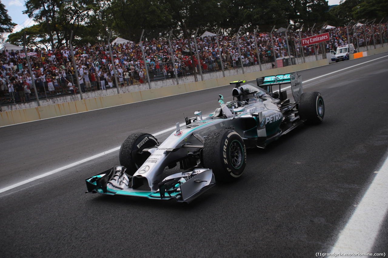 GP BRASILE, 09.11.2014 - Gara, Nico Rosberg (GER) Mercedes AMG F1 W05 celebrates his victory