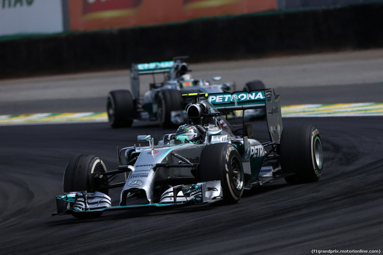GP BRASILE, 09.11.2014 - Gara, Nico Rosberg (GER) Mercedes AMG F1 W05 e Lewis Hamilton (GBR) Mercedes AMG F1 W05