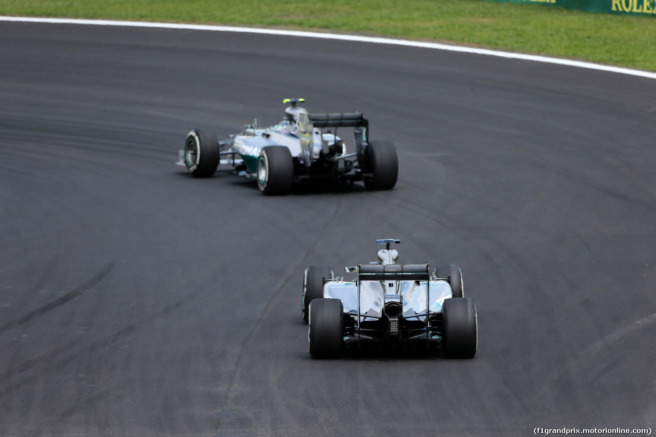 GP BRASILE, 09.11.2014 - Gara, Nico Rosberg (GER) Mercedes AMG F1 W05 e Lewis Hamilton (GBR) Mercedes AMG F1 W05