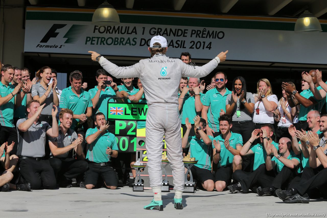 GP BRASILE, 09.11.2014 - Gara, Festeggiamenti, Nico Rosberg (GER) Mercedes AMG F1 W05 vincitore e secondo Lewis Hamilton (GBR) Mercedes AMG F1 W05