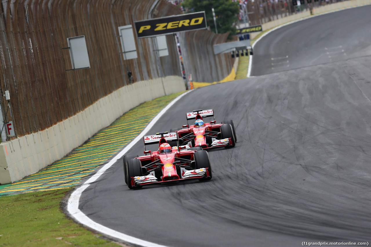 GP BRASILE, 09.11.2014 - Gara, Kimi Raikkonen (FIN) Ferrari F14-T e Fernando Alonso (ESP) Ferrari F14-T