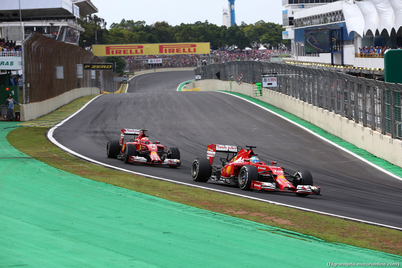 GP BRASILE, 09.11.2014 - Gara, Fernando Alonso (ESP) Ferrari F14-T e Kimi Raikkonen (FIN) Ferrari F14-T