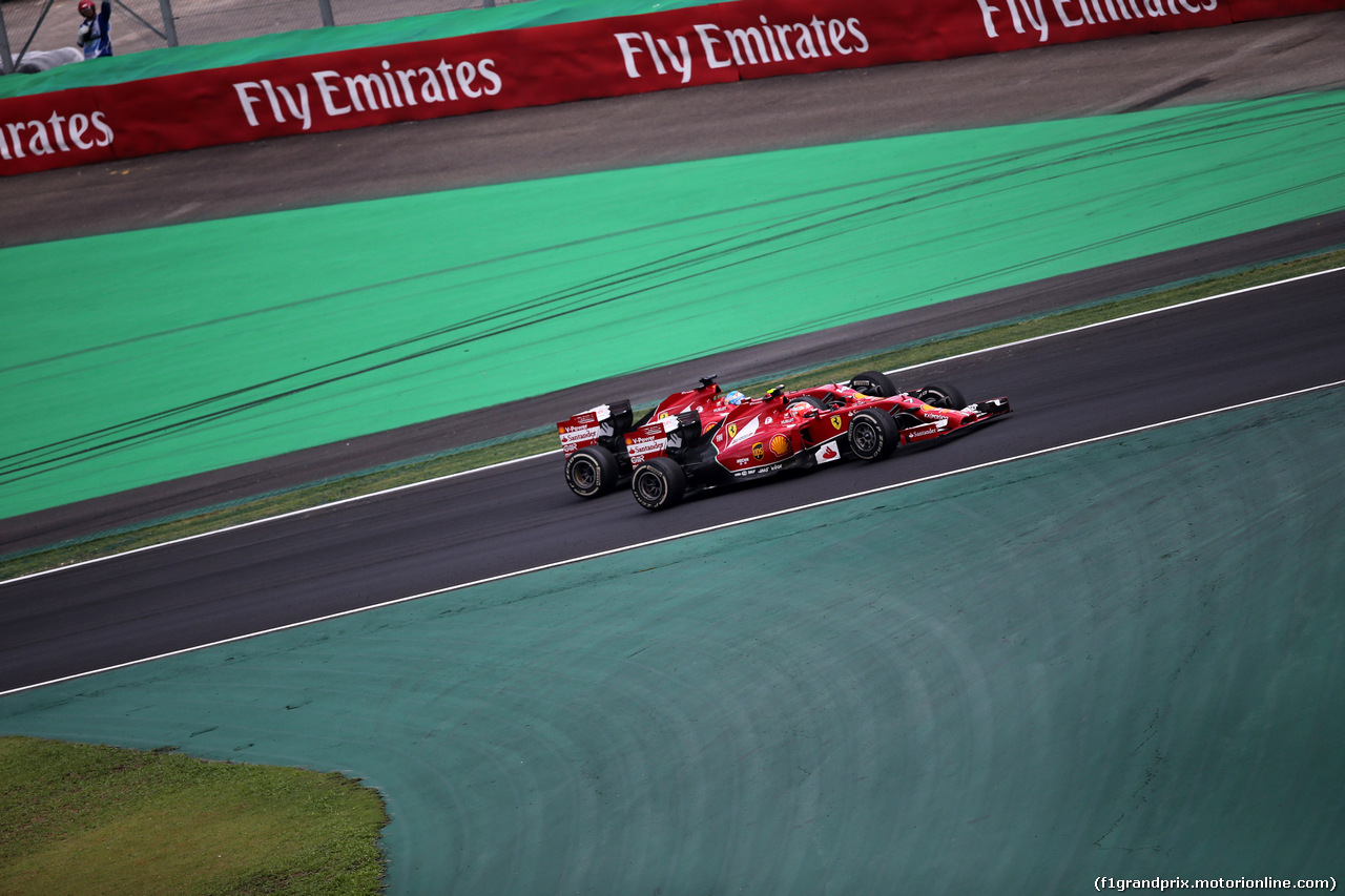 GP BRASILE, 09.11.2014 - Gara, Fernando Alonso (ESP) Ferrari F14-T e Kimi Raikkonen (FIN) Ferrari F14-T