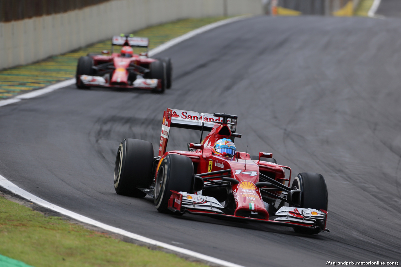 GP BRASILE, 09.11.2014 - Gara, Fernando Alonso (ESP) Ferrari F14-T e Kimi Raikkonen (FIN) Ferrari F14-T