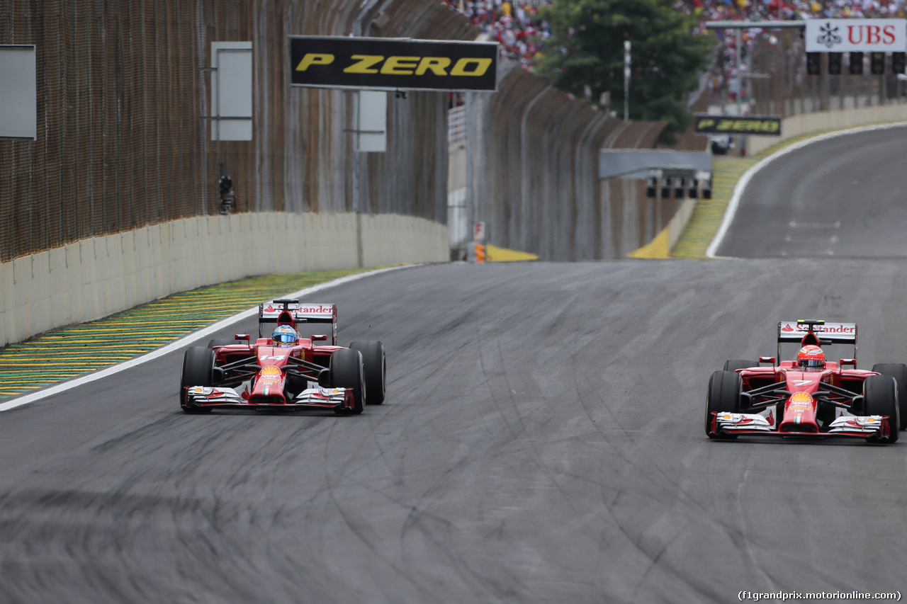 GP BRASILE, 09.11.2014 - Gara, Fernando Alonso (ESP) Ferrari F14-T e Kimi Raikkonen (FIN) Ferrari F14-T