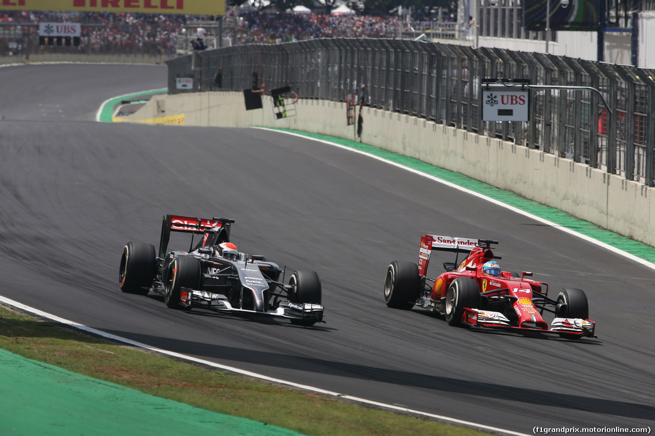GP BRASILE, 09.11.2014 - Gara, Adrian Sutil (GER) Sauber F1 Team C33 e Fernando Alonso (ESP) Ferrari F14-T