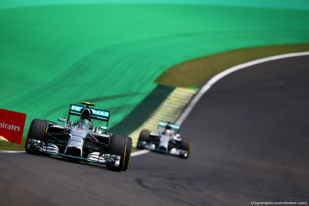 GP BRASILE, 09.11.2014 - Gara, Nico Rosberg (GER) Mercedes AMG F1 W05 e Lewis Hamilton (GBR) Mercedes AMG F1 W05