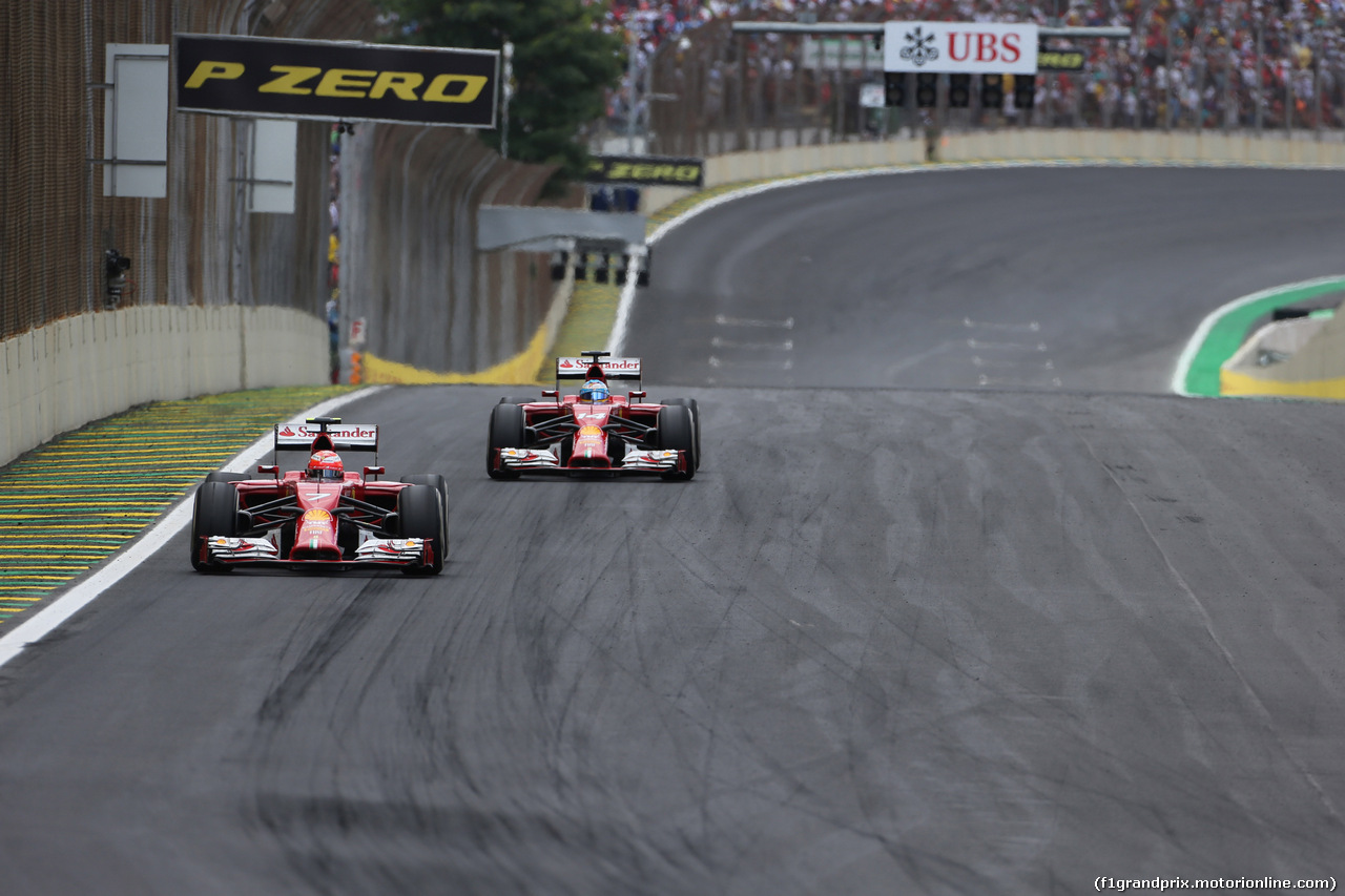 GP BRASILE, 09.11.2014 - Gara, Kimi Raikkonen (FIN) Ferrari F14-T e Fernando Alonso (ESP) Ferrari F14-T