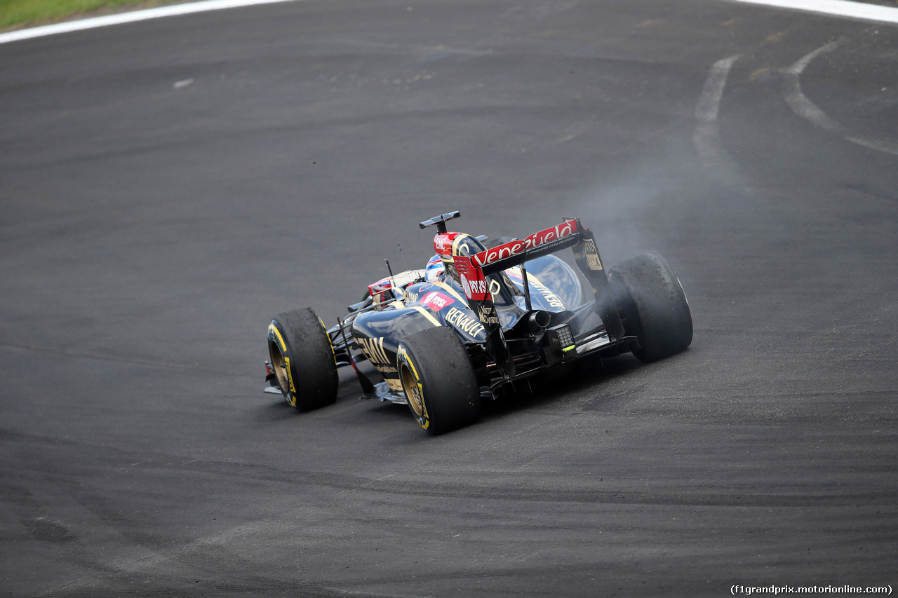 GP BRASILE, 09.11.2014 - Gara, Romain Grosjean (FRA) Lotus F1 Team E22 retires from the race