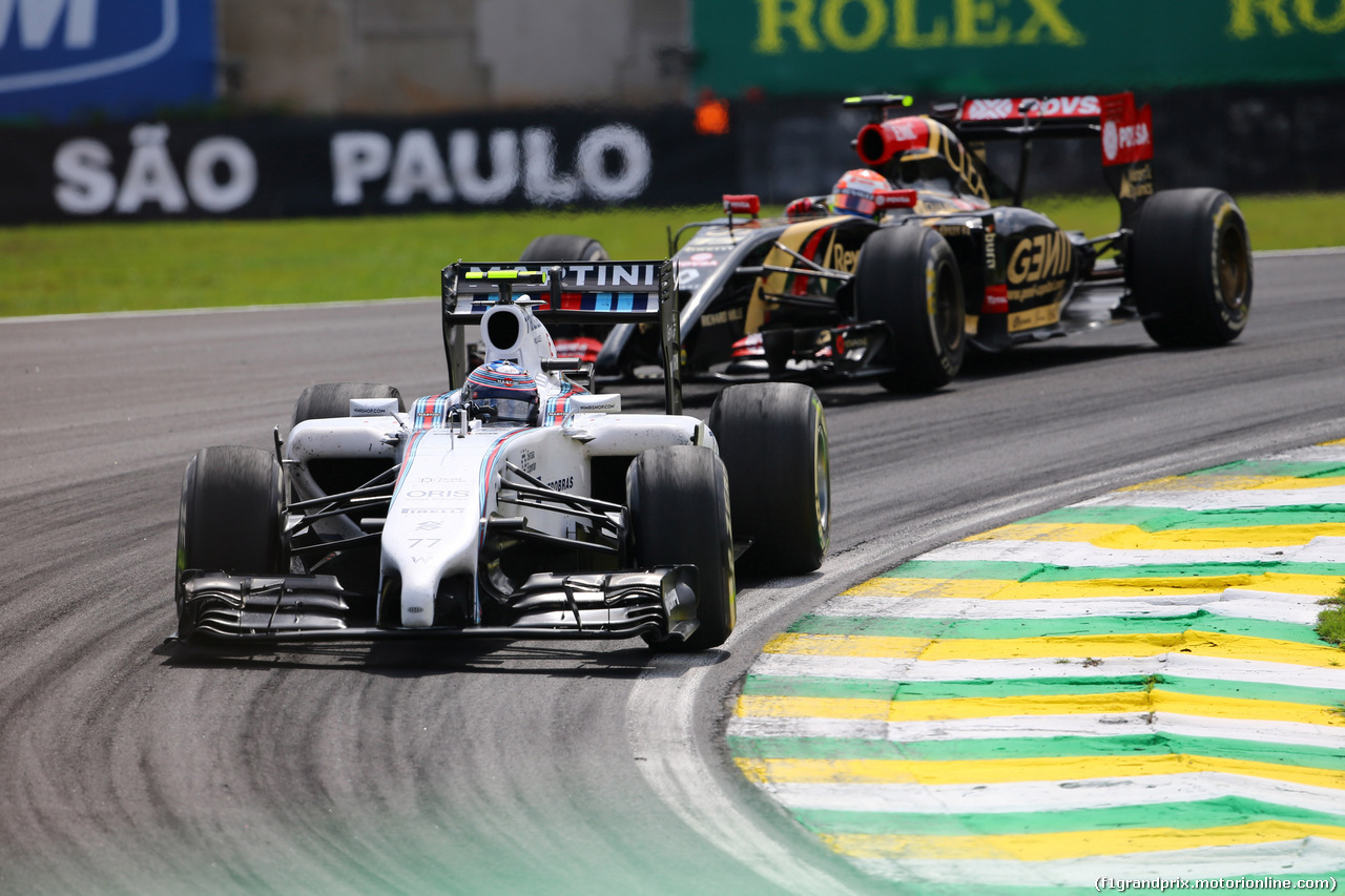 GP BRASILE, 09.11.2014 - Gara, Valtteri Bottas (FIN) Williams F1 Team FW36 e Pastor Maldonado (VEN) Lotus F1 Team E22
