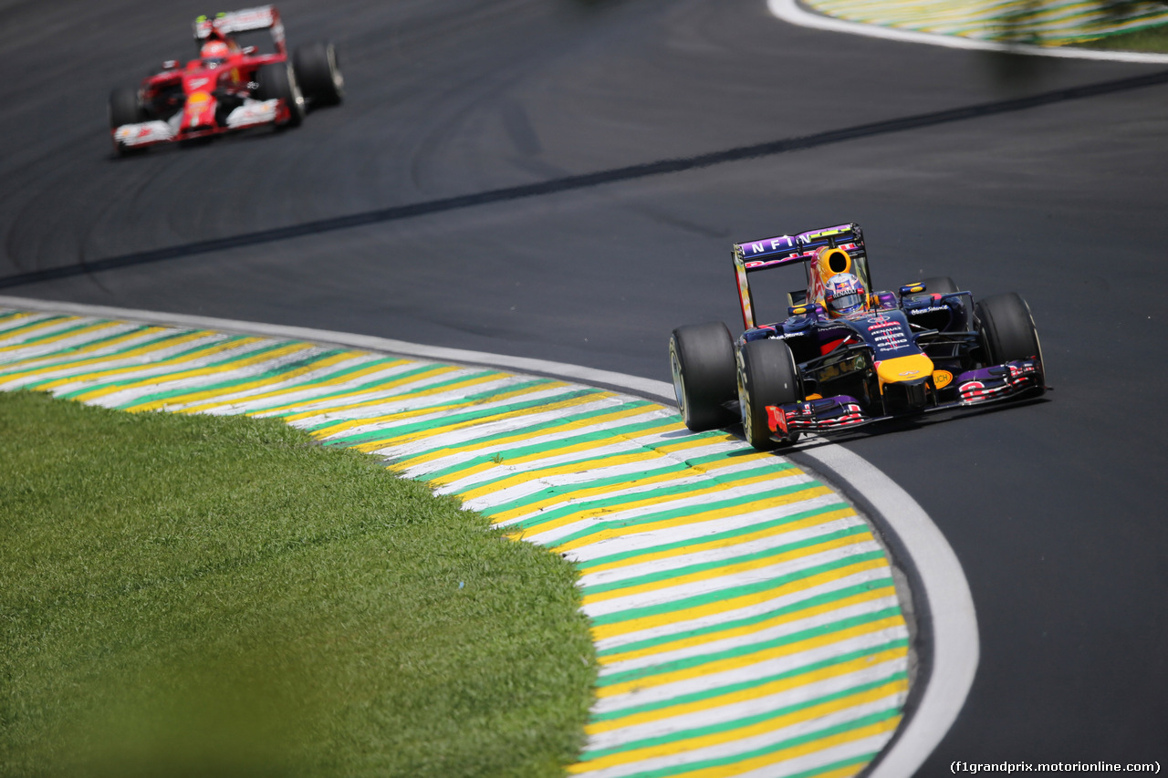 GP BRASILE, 09.11.2014 - Gara, Daniel Ricciardo (AUS) Red Bull Racing RB10