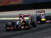 GP BRASILE, 09.11.2014 - Gara, Romain Grosjean (FRA) Lotus F1 Team E22 e Daniel Ricciardo (AUS) Red Bull Racing RB10