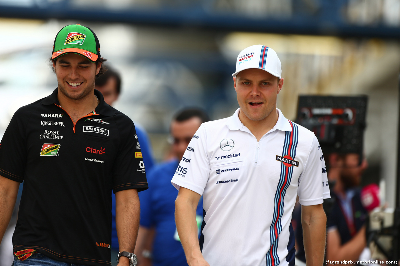 GP BRASILE, 07.11.2014 - Sergio Perez (MEX) Sahara Force India F1 VJM07 e Valtteri Bottas (FIN) Williams F1 Team FW36