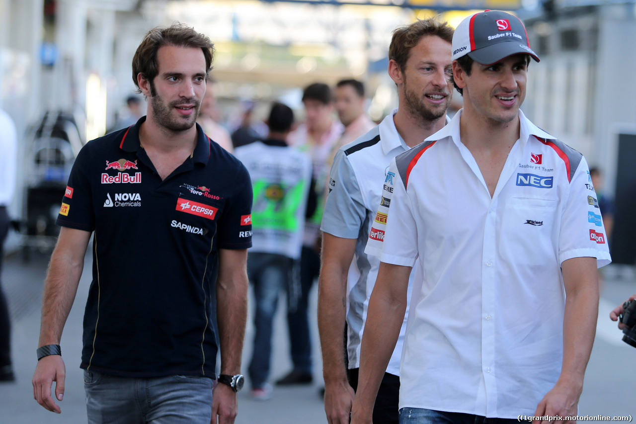 GP BRASILE, 07.11.2014 - Jean-Eric Vergne (FRA) Scuderia Toro Rosso STR9, Jenson Button (GBR) McLaren Mercedes MP4-29 e Adrian Sutil (GER) Sauber F1 Team C33