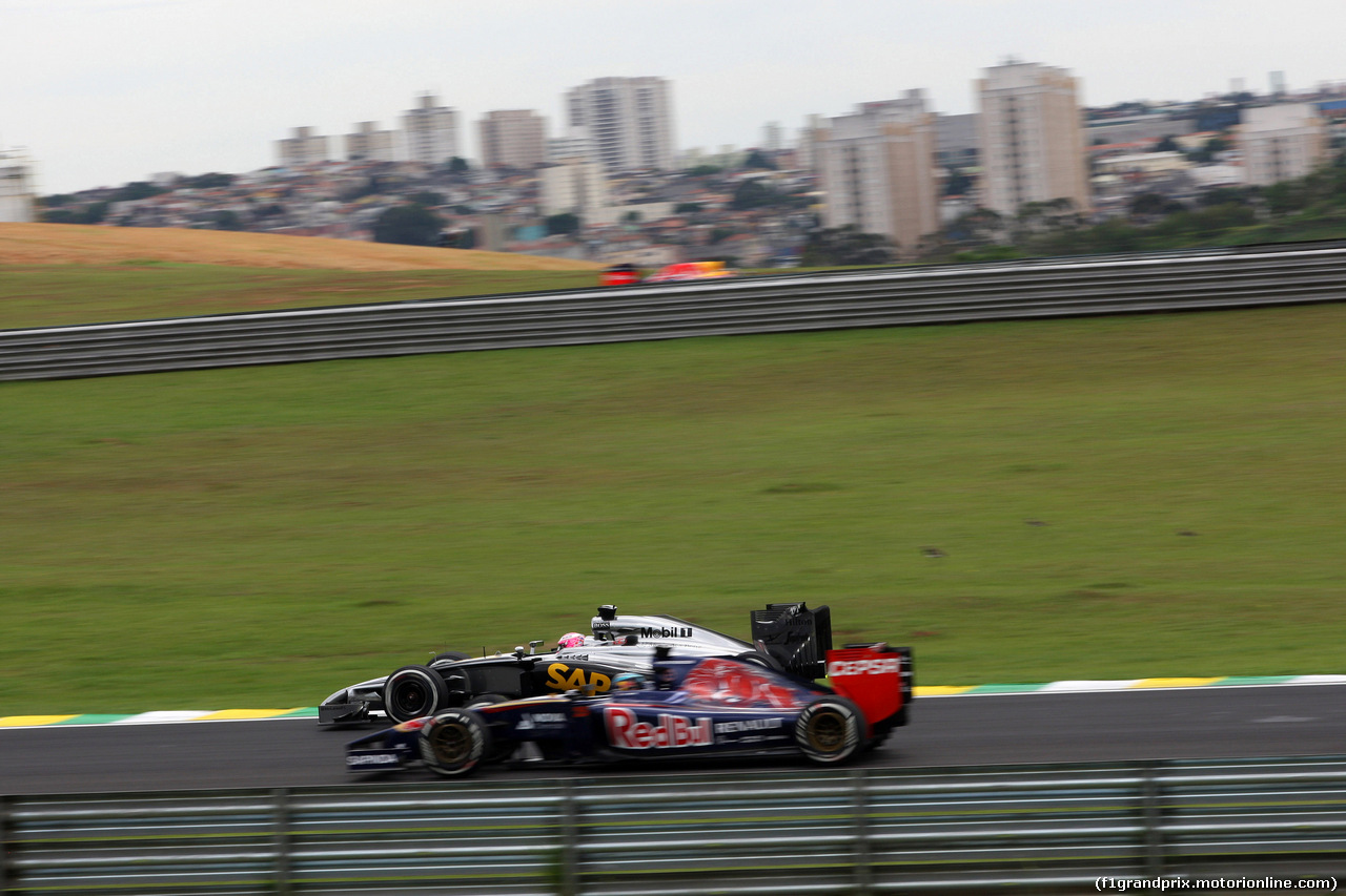 GP BRASILE, 08.11.2014 - Prove Libere 3, Jean-Eric Vergne (FRA) Scuderia Toro Rosso STR9 e Jenson Button (GBR) McLaren Mercedes MP4-29