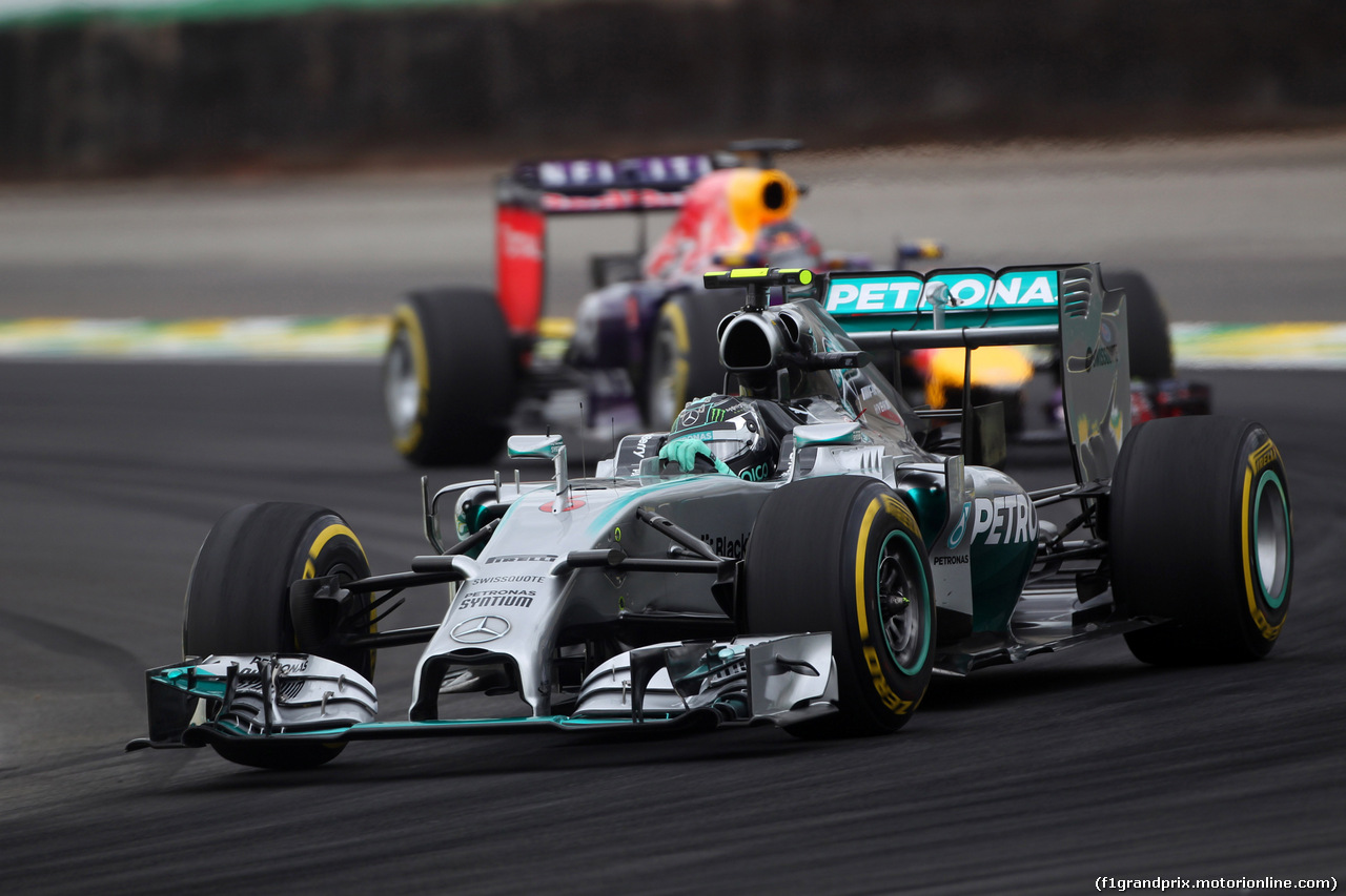 GP BRASILE, 08.11.2014 - Prove Libere 3, Nico Rosberg (GER) Mercedes AMG F1 W05 davanti a Sebastian Vettel (GER) Red Bull Racing RB10