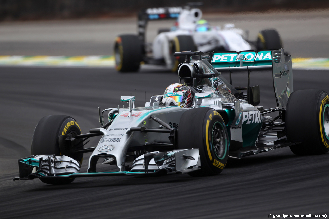 GP BRASILE, 08.11.2014 - Prove Libere 3, Lewis Hamilton (GBR) Mercedes AMG F1 W05 davanti a Felipe Massa (BRA) Williams F1 Team FW36