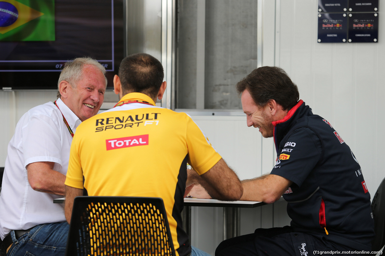 GP BRASILE, 08.11.2014 - Prove Libere 3, Helmut Marko (AUT), Red Bull Racing, Red Bull Advisor, Christian Horner (GBR), Red Bull Racing, Sporting Director e Cyril Abiteboul (FRA), Renault F1