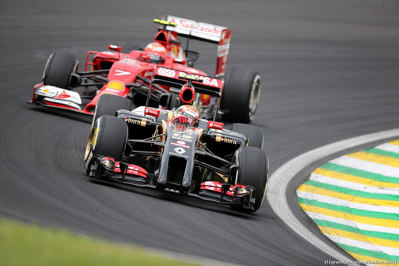 GP BRASILE, 08.11.2014 - Prove Libere 3, Romain Grosjean (FRA) Lotus F1 Team E22 davanti a Kimi Raikkonen (FIN) Ferrari F14-T