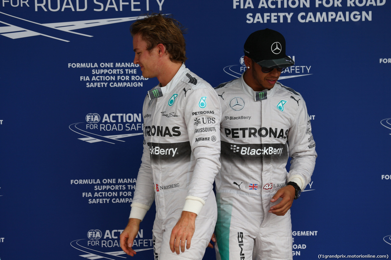 GP BRASILE, 08.11.2014 - Qualifiche, Nico Rosberg (GER) Mercedes AMG F1 W05 pole position e secondo Lewis Hamilton (GBR) Mercedes AMG F1 W05