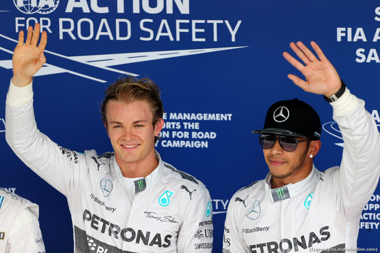 GP BRASILE, 08.11.2014 - Qualifiche, Nico Rosberg (GER) Mercedes AMG F1 W05 pole position e secondo Lewis Hamilton (GBR) Mercedes AMG F1 W05