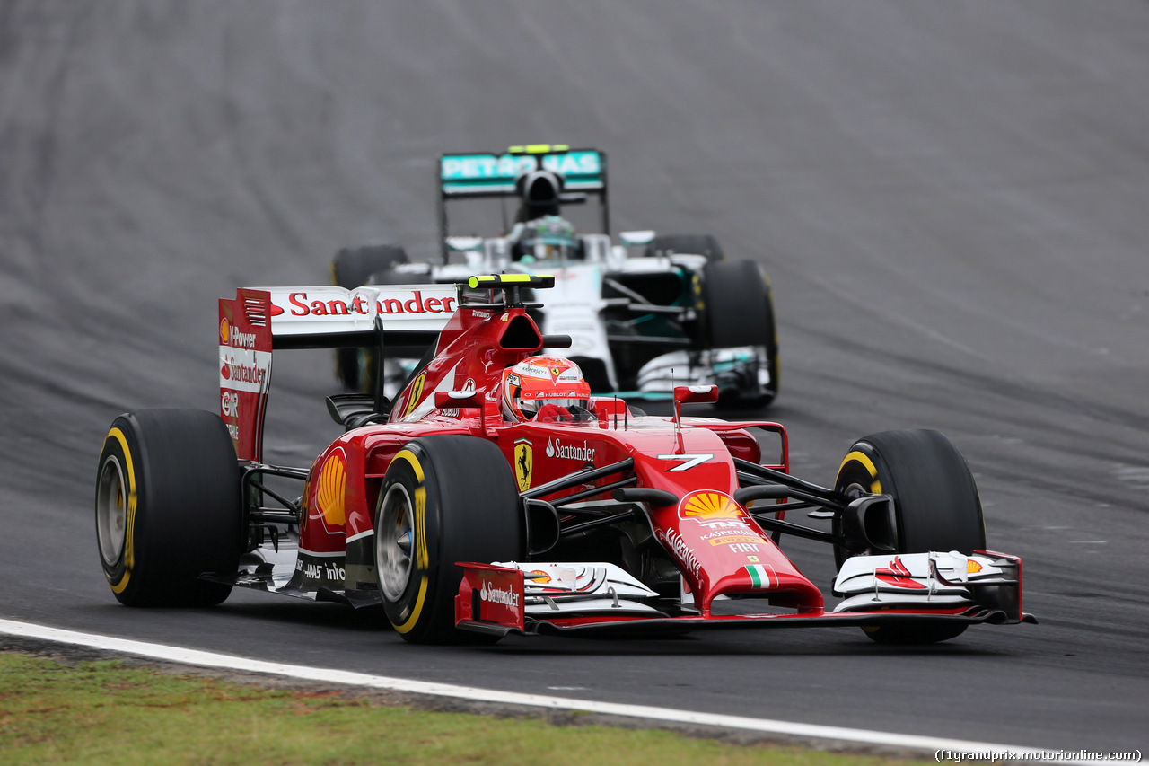 GP BRASILE, 08.11.2014 - Qualifiche, Kimi Raikkonen (FIN) Ferrari F14-T e Nico Rosberg (GER) Mercedes AMG F1 W05