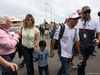 GP BRASILE, 08.11.2014 - Felipe Massa (BRA) Williams F1 Team FW36 with his son Felipinho e sua moglie Raffaela Bassi (BRA)