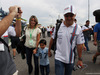 GP BRASILE, 08.11.2014 - Felipe Massa (BRA) Williams F1 Team FW36 with his son Felipinho e sua moglie Raffaela Bassi (BRA)