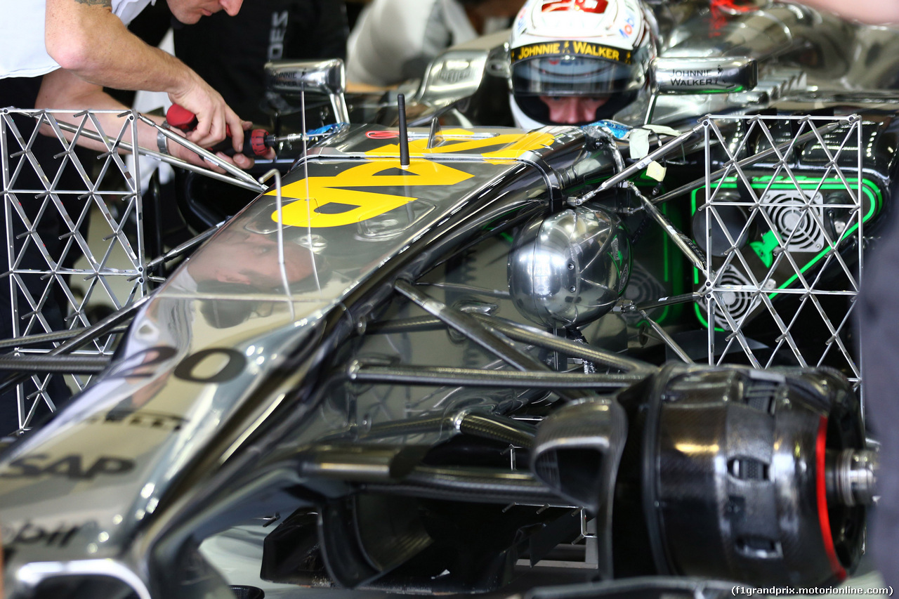 GP BRASILE, 07.11.2014 - Prove Libere 1, Kevin Magnussen (DEN) McLaren Mercedes MP4-29